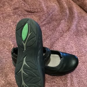 Black Earth shoes with velcro closure